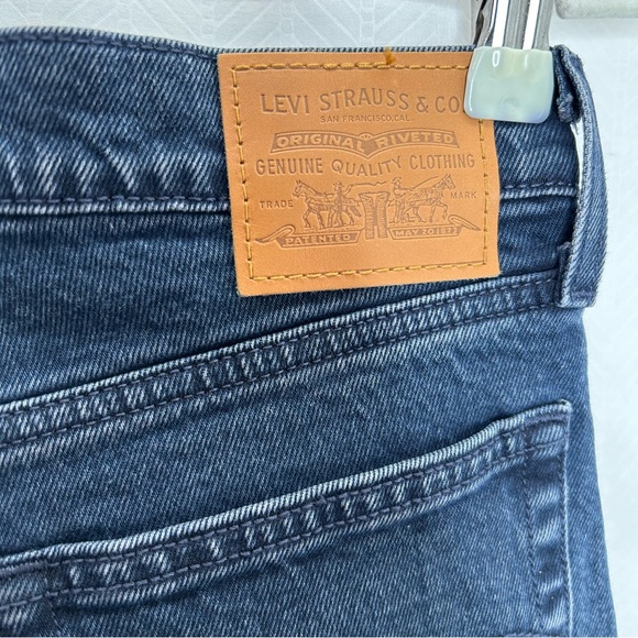 Levi’s Premium Wedgie blue jeans - Picture 7 of 9